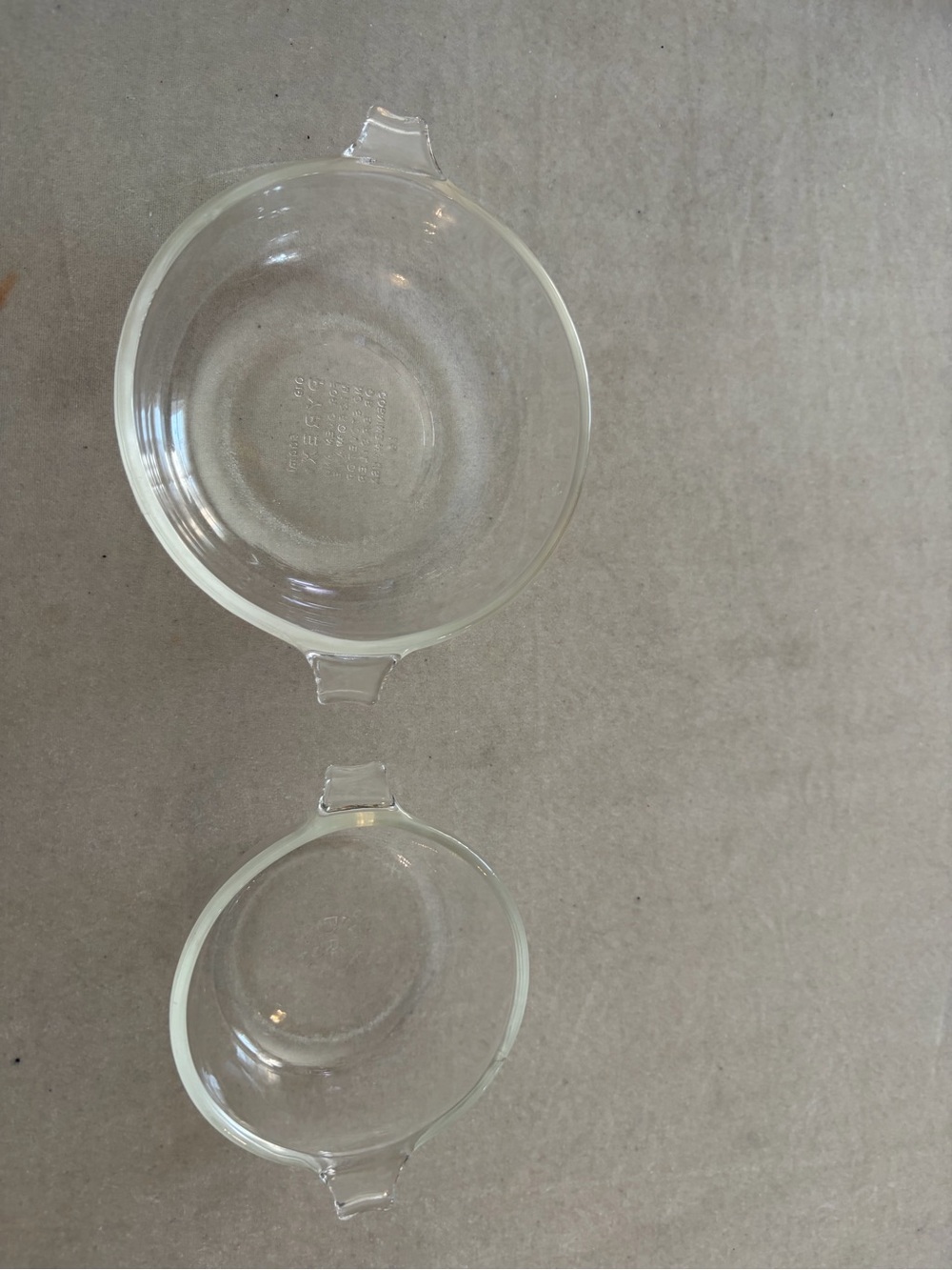 Pyrex Clear Glass Round Baking Dishes with Dual Handles set of 2